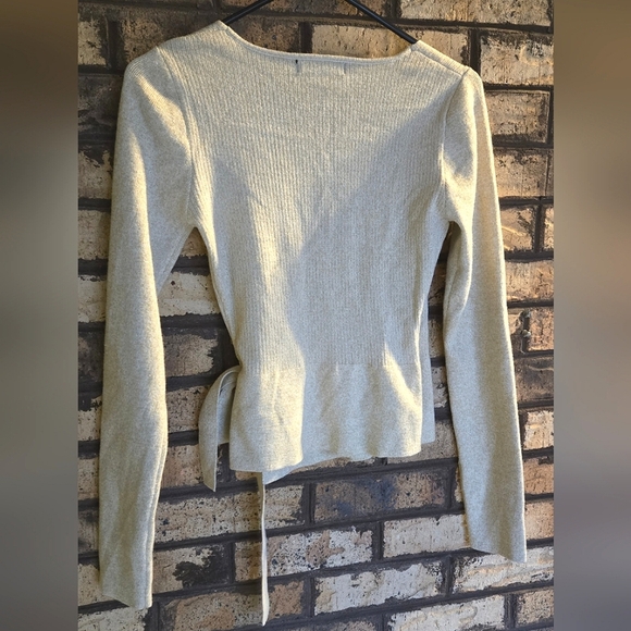 C- Nwt lulus long sleeve wrap sweater top - Picture 2 of 5